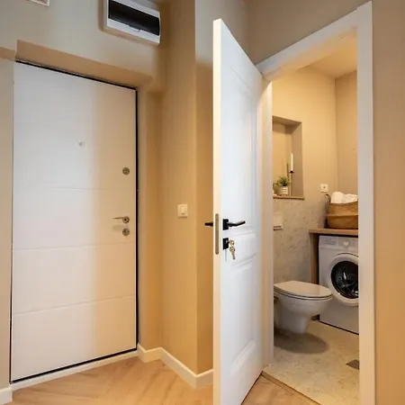 King Kong Apartment *